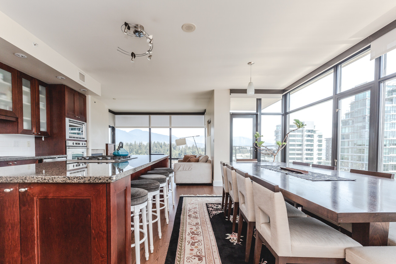 Dining area and wet bar in Downtown Vancouver condo with view.