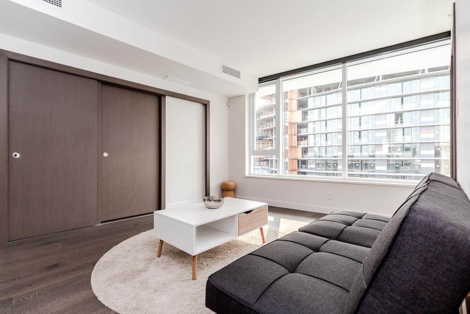 Apartment For Rent in Vancouver BC at 68 Smithe St