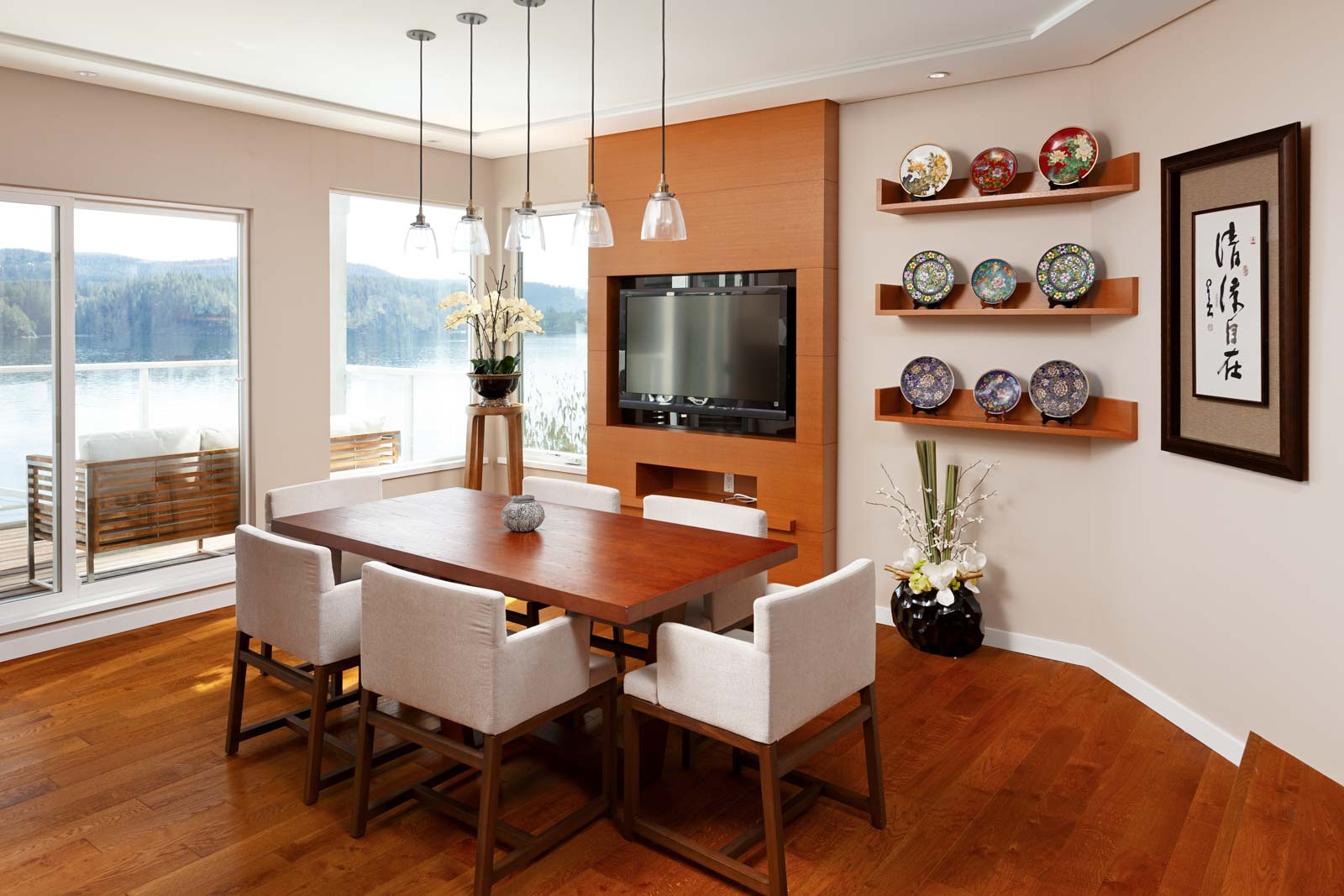 Dining room of North Vancouver luxury rental home.