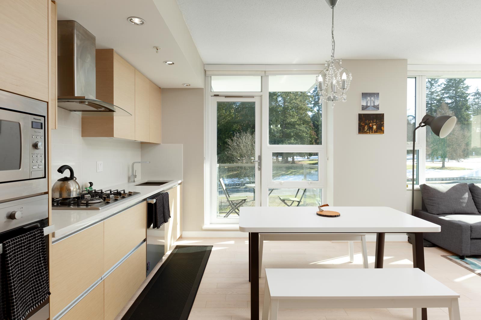 Kitchen and dining area with access to patio of Vancouver rental condo.