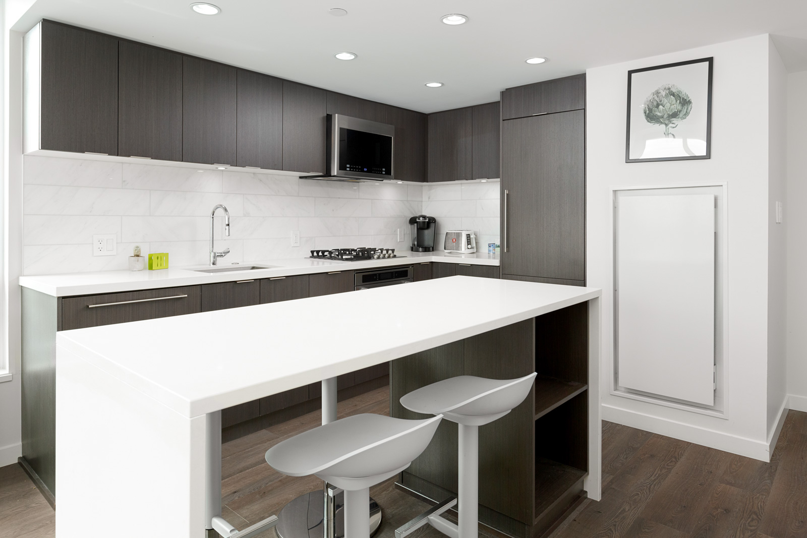 Kitchen with sit-down bar in Vancouver luxury rental.