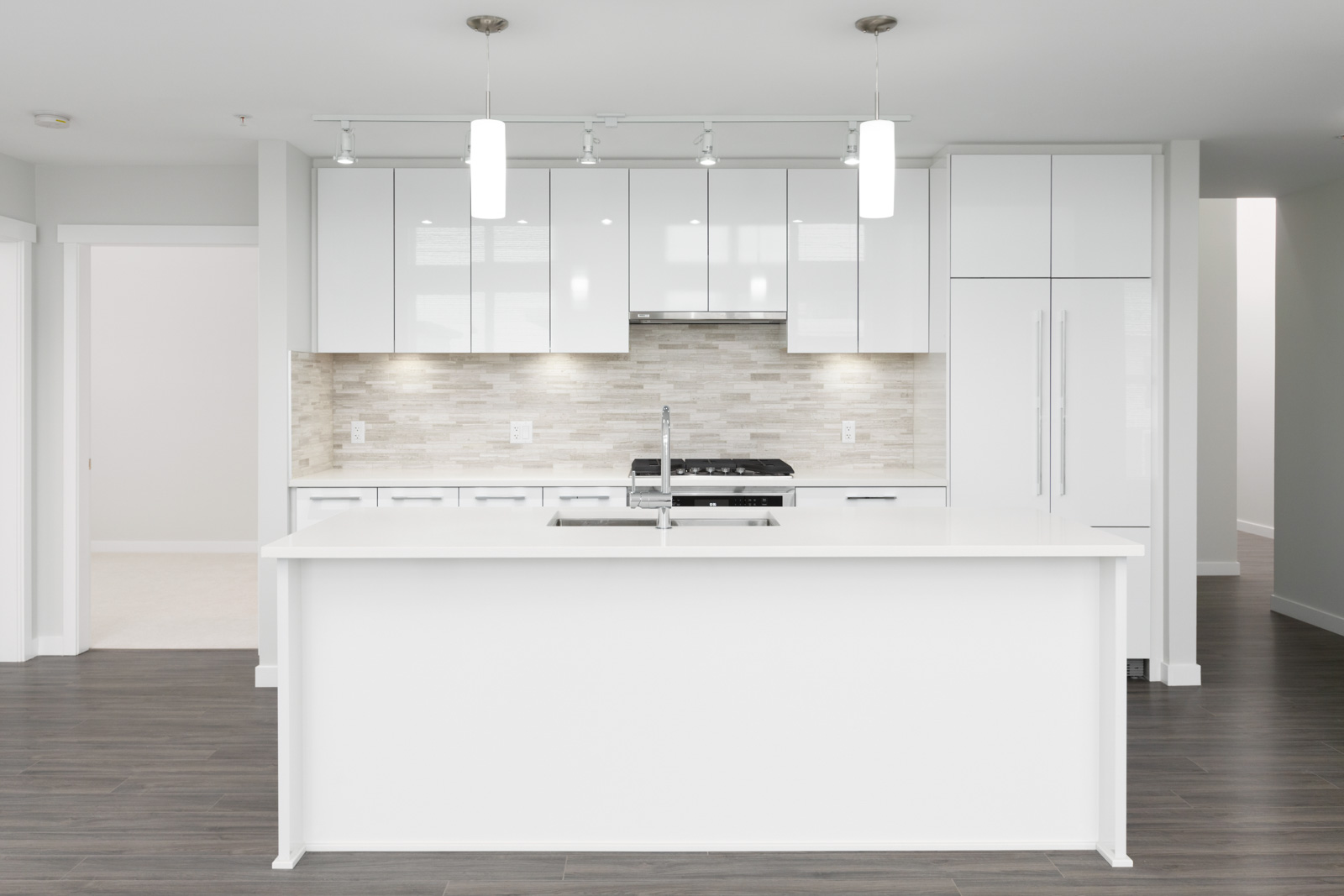 white kitchen in rental townhouse managed by birds nest properties in richmond