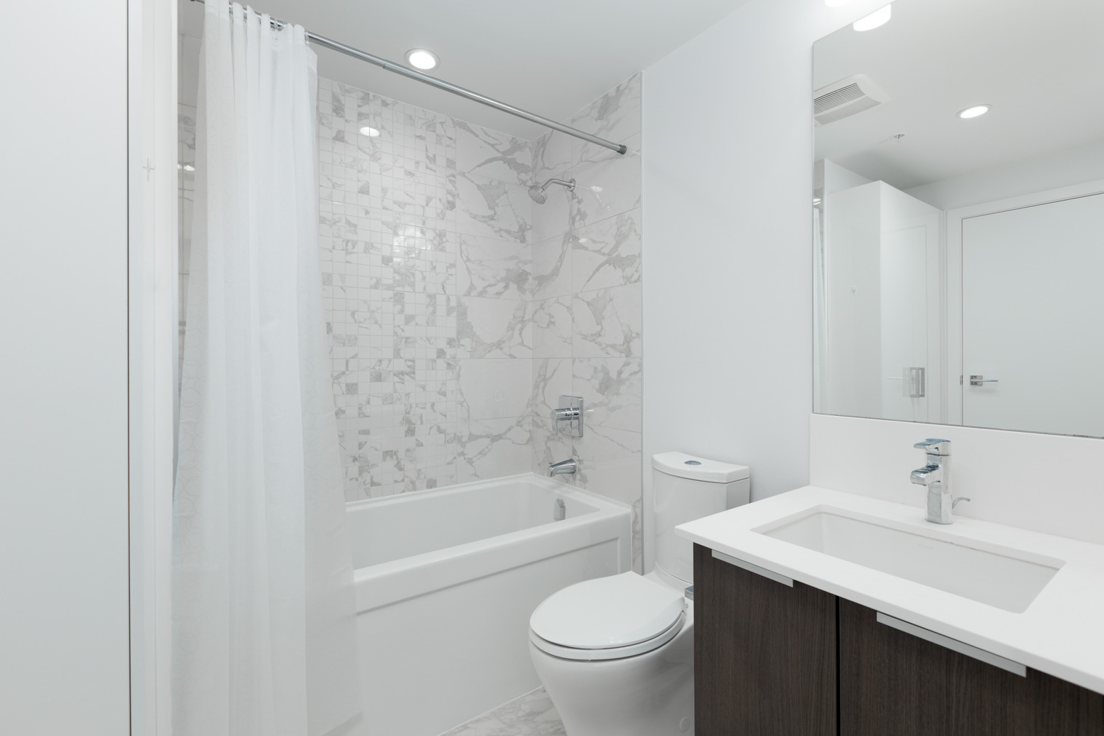 bathroom in rental condo in the Yaletown neighbourhood of Vancouver