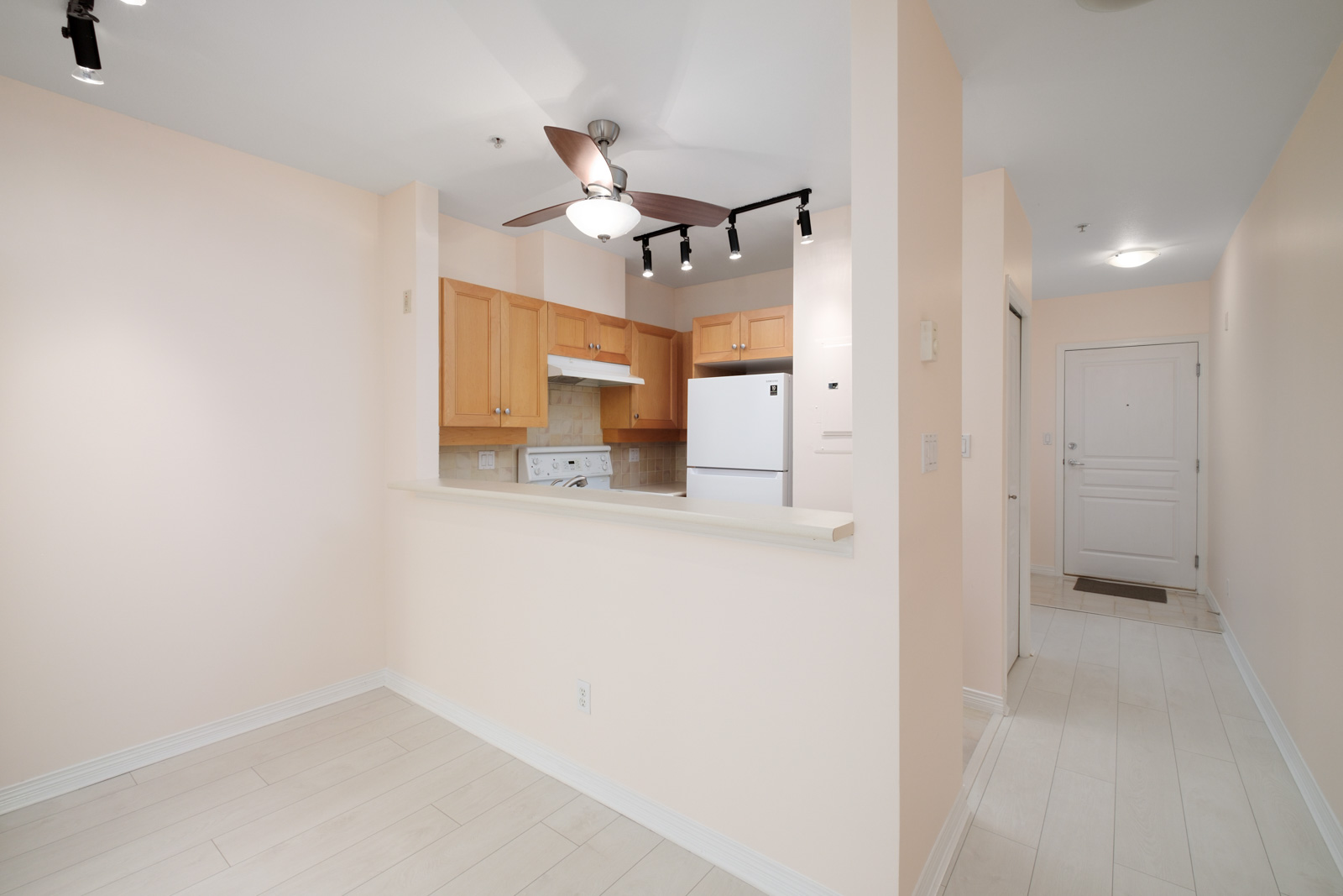 kitchen counter of kitsilano rental studio apartment in vancouver westside