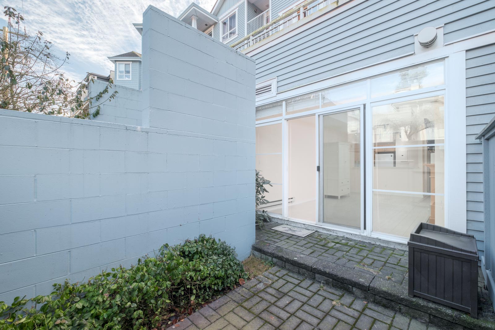 back porch of kitsilano rental studio apartment in vancouver westside