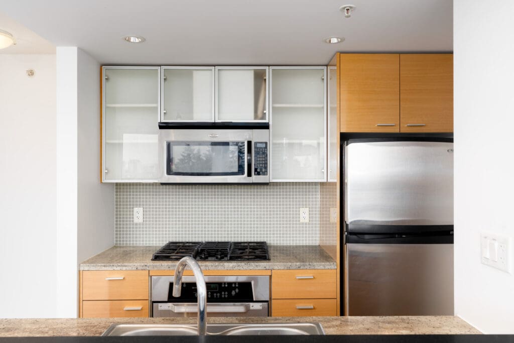 Kitchen with full fledge appliances in rental building managed by Birds Nest Properties
