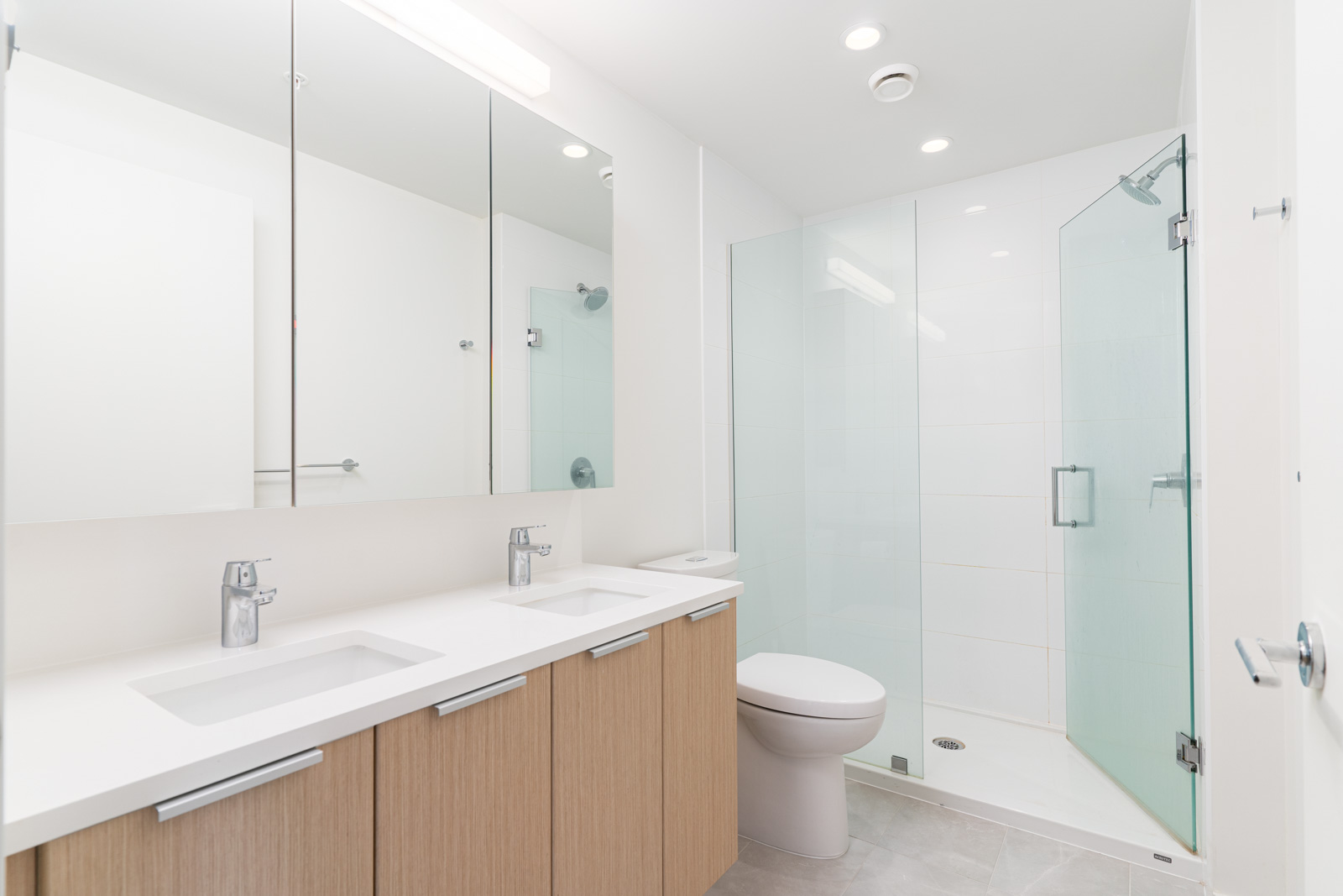 Bathroom with modern vanity and double sinks with a tiled stand up shower