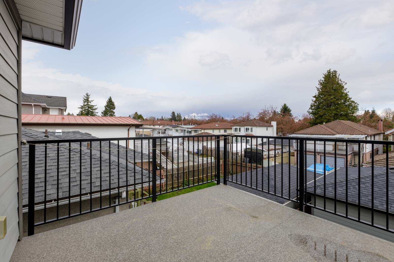 back patio deck with view of neighbourhood